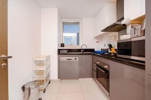 Escape24 - Luxury 2BR in Maison Prive, Canal View Vacation rental in Dubai
