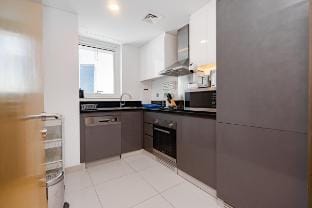Escape24 - Luxury 2BR in Maison Prive, Canal View Vacation rental in Dubai