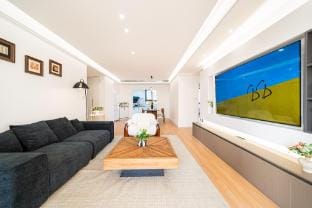 CityHome-3BRs, 2Baths, High-end Design, Nanjing Rd Apartment in Shanghai