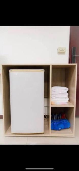 台北車站對面電梯大樓繽紛2-8人房 Apartment in Taipei City