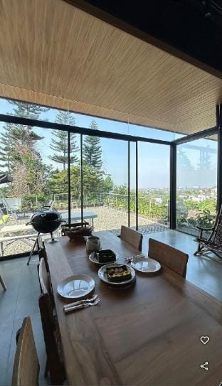 Villa DagoResor Ecostay 6+2BR 20peo Pool GardenBBQ Vacation rental in Bandung