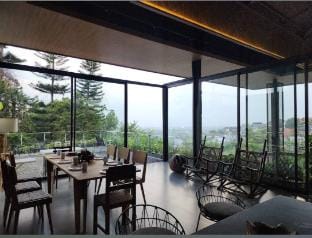 Villa DagoResor Ecostay 6+2BR 20peo Pool GardenBBQ Vacation rental in Bandung