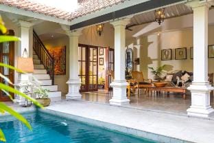 Seminyak 3 bedroom pool Villa.Walk to the beach. Villa in Kuta