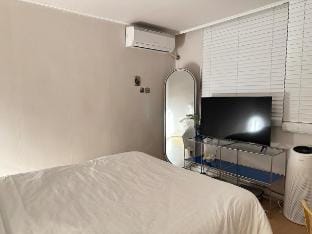 Cozy room 강남구청역 선정릉역 도보 4분 넷플릭스/1룸 1침대 Vacation rental in Seoul