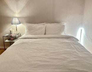 Cozy room 강남구청역 선정릉역 도보 4분 넷플릭스/1룸 1침대 Vacation rental in Seoul