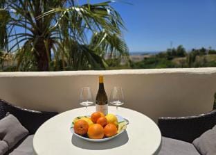 Sea view apartment close to the beach Apartment in Sitio de Calahonda