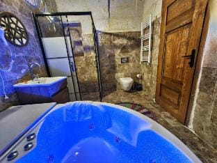 Our room with a brown jacuzzi Vacation rental in Kayseri, Türkiye