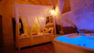 Yellow room Our room with a hot tub Vacation rental in Kayseri, Türkiye