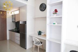 Royal Suites 12ZQ @ Nagoya Thamrin City Tower A Vacation rental in Riau Islands, Indonesia