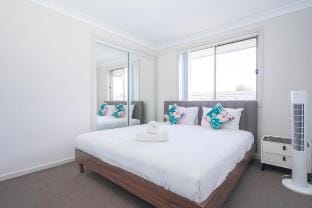 Spacious 4-Bedroom Home | Near University & Shops Vacation rental in Sydney