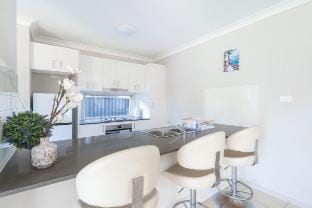 Spacious 4-Bedroom Home | Near University & Shops Vacation rental in Sydney
