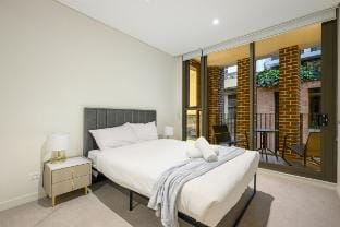 CBD 3BR Apartment | Free Parking | Walk to ICC Vacation rental in Sydney