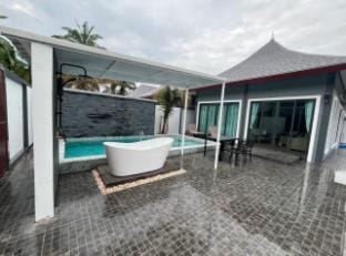 TJ pool villa aonang krabi Villa in Krabi Changwat