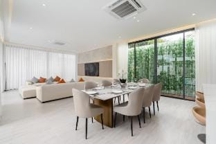 New Pool Villa 8BR/Sauna/Pool Table/Gym/EV Charger Vacation rental in Pattaya City