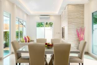 Luxury pool Villa A14 3BR/8 Persons/Sauna/Games Vacation rental in Pattaya City