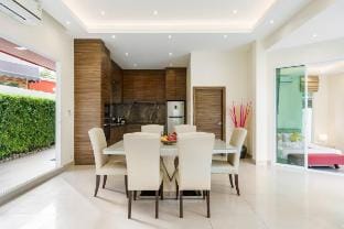 Luxury pool Villa A14 3BR/8 Persons/Sauna/Games Vacation rental in Pattaya City