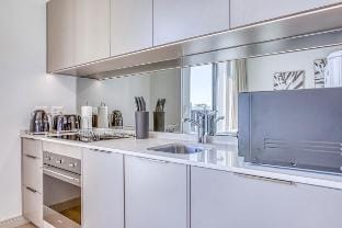 Comfy Unit @ One Rosebank Vacation rental in Johannesburg