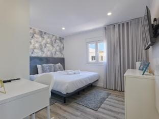 Vita Portucale | Santa Clara Terrace Jacuzzi Apartment in Lisbon