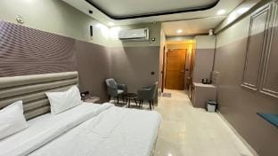 The Elite Luxe. Vacation rental in Lucknow