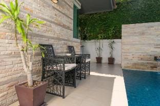 Luxury Pool Villa A23 / 3BR / 8 Persons Vacation rental in Pattaya City