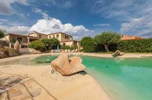 Windrose Luxury - Natural Swimming Pool, Sea 50 mt Villa in Pittulongu