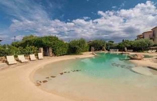 Windrose Luxury - Natural Swimming Pool, Sea 50 mt Villa in Pittulongu