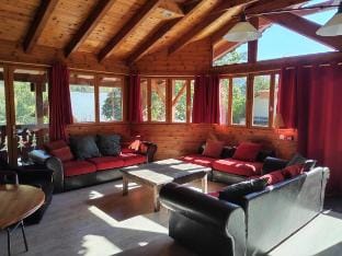 Spacious chalet, sleeps 15 Vacation rental in Aragon