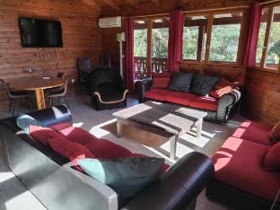Spacious chalet, sleeps 15 Vacation rental in Aragon