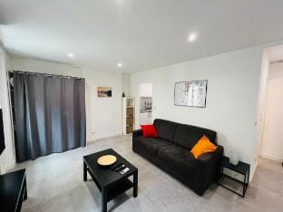 Le Paradis near The Old Port, Studio with Air Con Vacation rental in Marseille