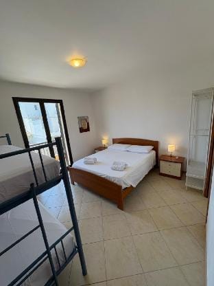 queen bed + cast bed private bathroom shared kitc Vacation rental in Sicily