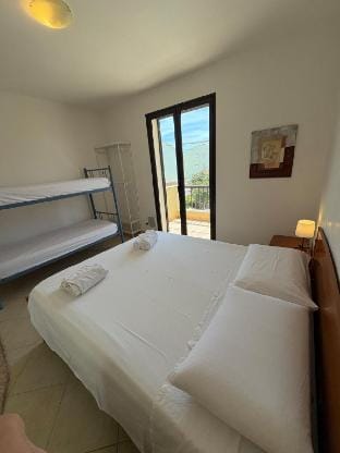 queen bed + cast bed private bathroom shared kitc Vacation rental in Sicily