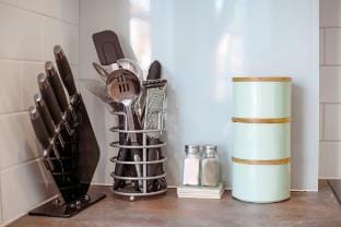Modern 1-Bed Flat | City Views | 10 Min to Station Vacation rental in Brighton