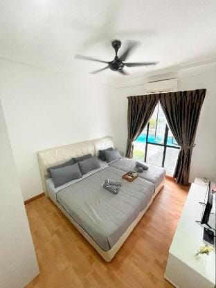 PLATINO Latest Pool View Family 3 BR Suite, Next to Paradigm Mall's new Theme park, Escape JB Vacation rental in Johor Bahru