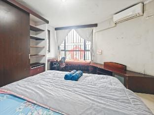 Large 3BR Rasuna Apt w/ Pool & Wi-Fi Vacation rental in South Jakarta City