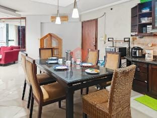 Large 3BR Rasuna Apt w/ Pool & Wi-Fi Vacation rental in South Jakarta City