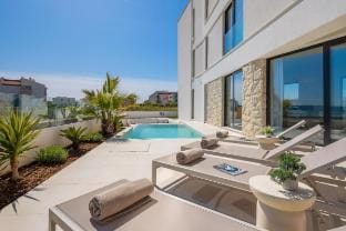 Luxury seafront Villa Noles with heated Pool, Jacuzzi, EV near Zadar Villa in Zadar County
