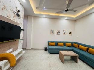 Home Escape 1BHK Bliss with Balcony Near Mahalaxmi Apartment in India