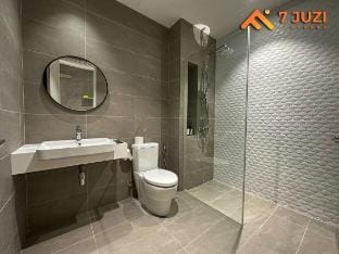 KL/118 TOWER view Luxury Cozy Suite Netflix 1080HD Vacation rental in Federal Territory of Kuala Lumpur