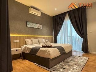 KL/118 TOWER view Luxury Cozy Suite Netflix 1080HD Vacation rental in Federal Territory of Kuala Lumpur