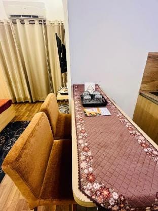 The City Escape | Netflix & Chill | Sunset View Vacation rental in Noida