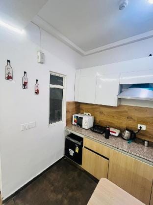 The Cozy Cocoon l Netflix & Chill |Skyline View Apartment in Noida