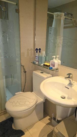 Cozy Resort Staycation in an Urban Setting Apartment in Paranaque