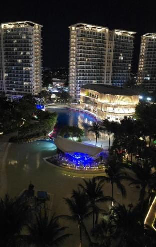Cozy Resort Staycation in an Urban Setting Apartment in Paranaque
