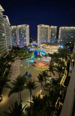 Cozy Resort Staycation in an Urban Setting Apartment in Paranaque