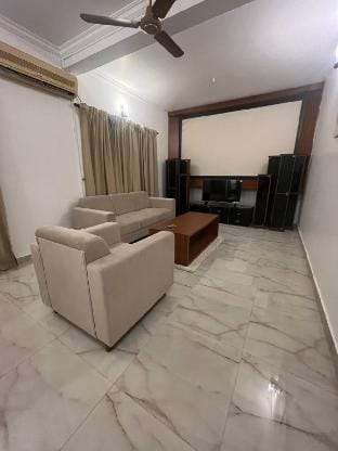 Sanctuary by Snooze Living AC 5BHK Villa Vazhakala Vacation rental in Kochi