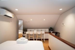2BR/1BA Home In Yaowarat 5 Min MRT Nivas Wanit ECO Vacation rental in Bangkok