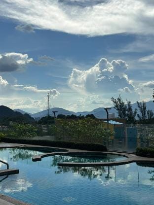 3 BedRoom 9pax/Karaoke/MassageChair/Mahjong /Ipoh Apartment in Perak