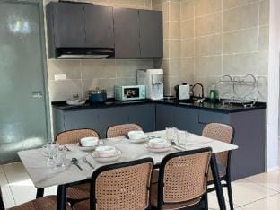 3 BedRoom 9pax/Karaoke/MassageChair/Mahjong /Ipoh Apartment in Perak