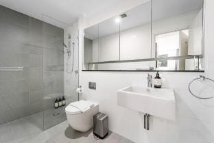 Waterloo 2Br Modern Apartment Nature Park Vacation rental in Sydney