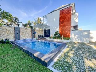 Villa De Raya Kolam Renang Private Villa in Special Region of Yogyakarta